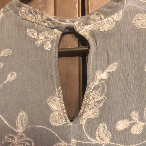 💕BKE SHIRT GIMMICK💕 - Picture 3 of 5